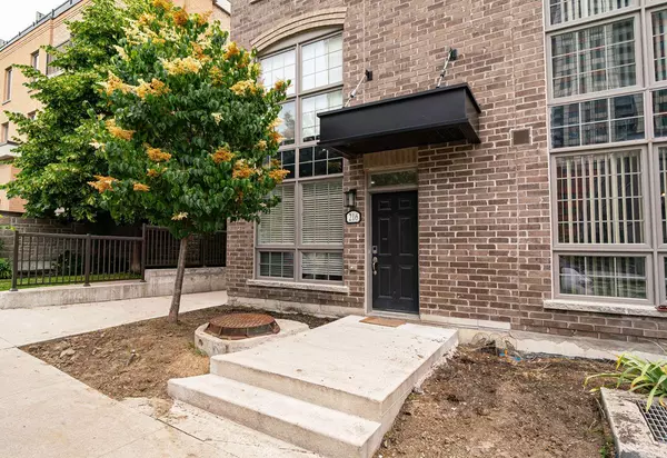 Toronto W02, ON M6H 2E1,216 Brandon AVE #27