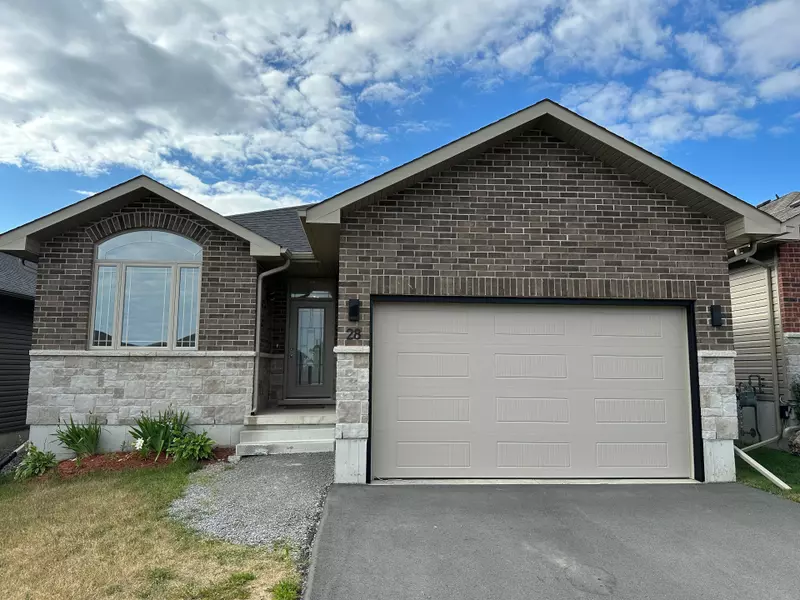 28 MATHEOS CRES, Quinte West, ON K8V 0L3