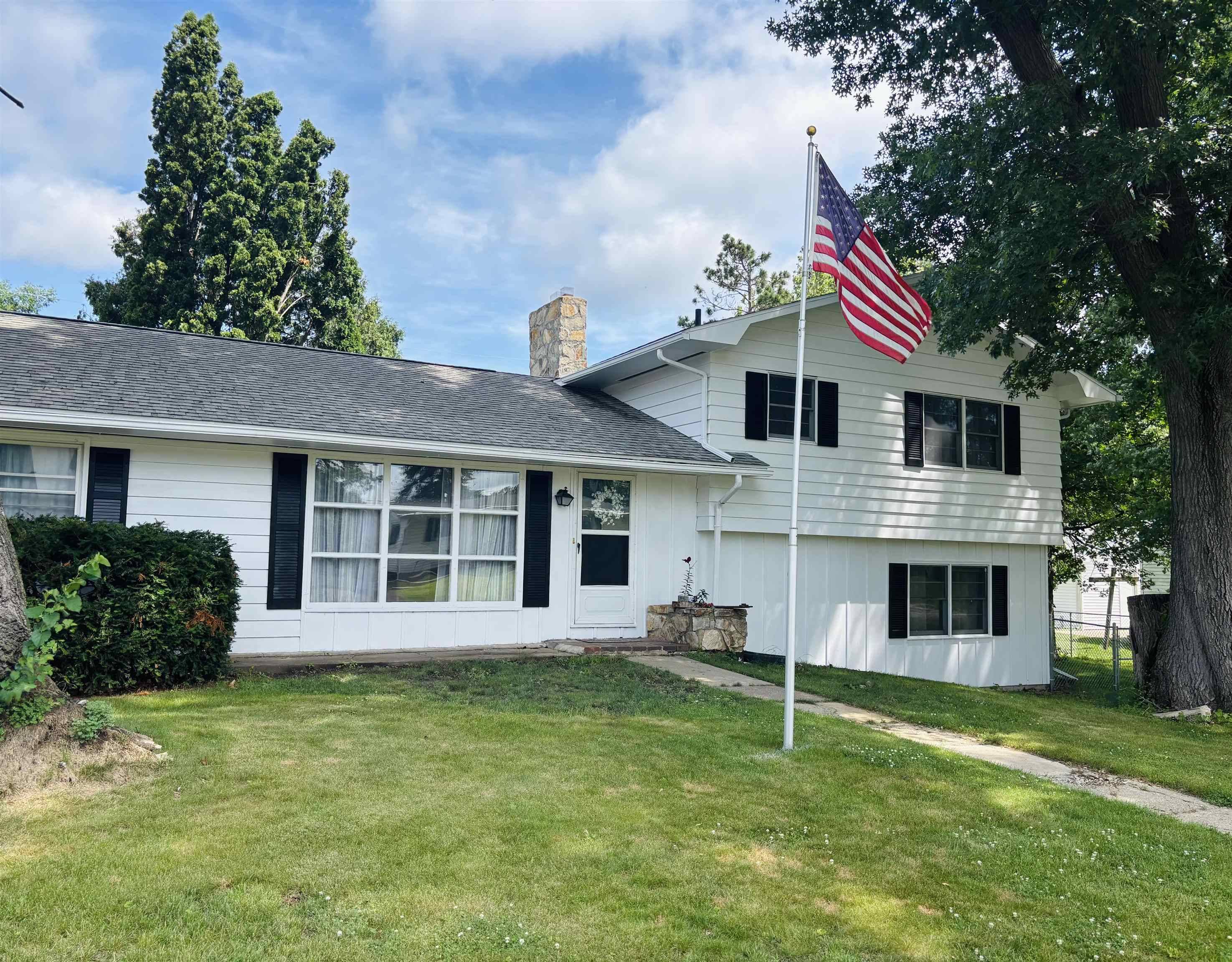 1616 MICHIGAN, Savanna, IL 61074