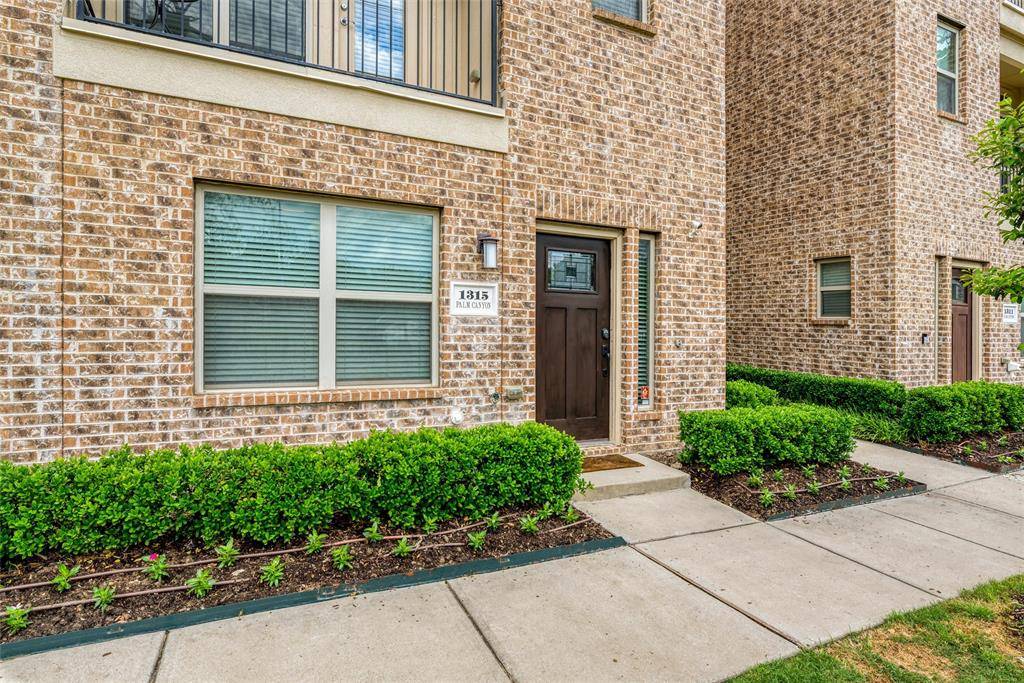 Dallas, TX 75204,1315 Palm Canyon Drive #B8