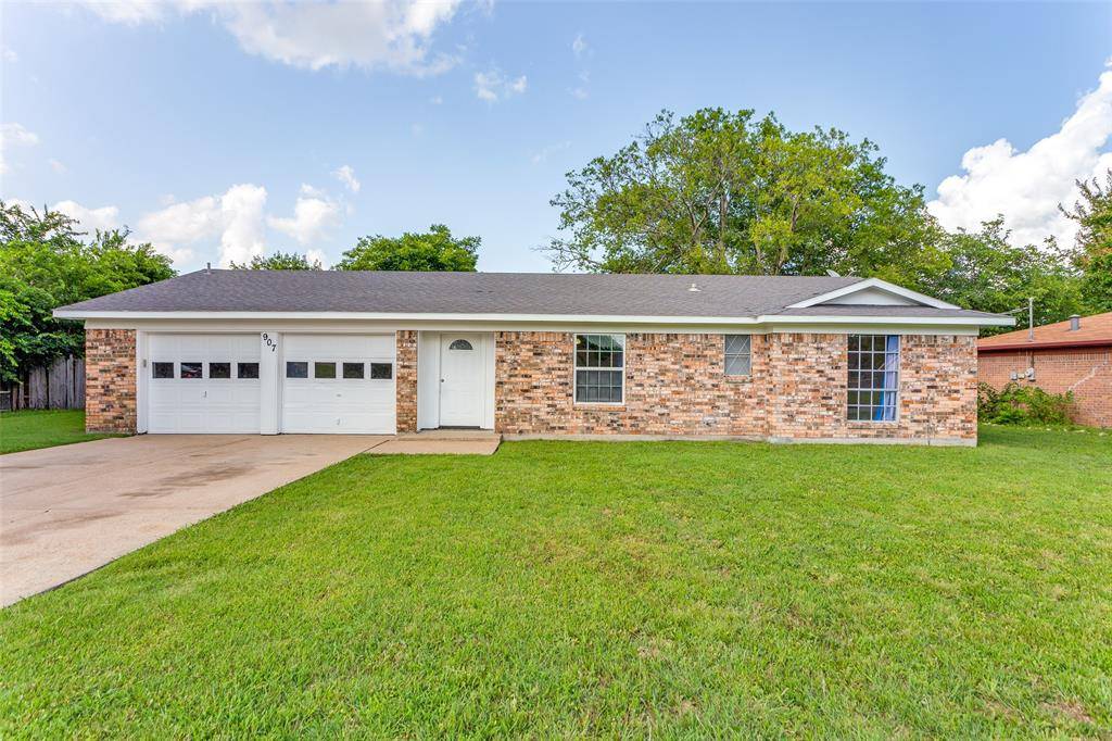 907 Childers Avenue, Benbrook, TX 76126