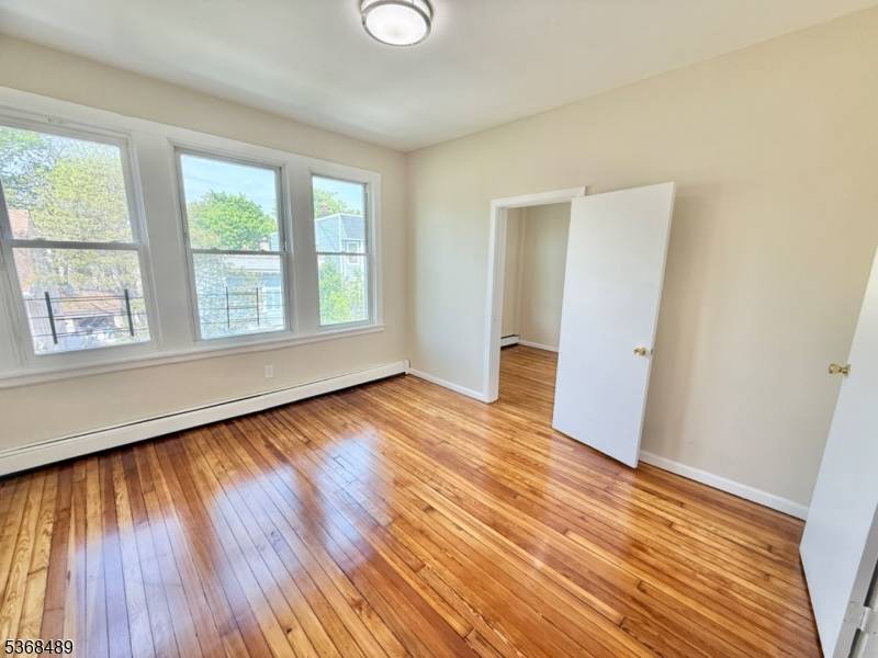 Newark City, NJ 07103,532 S 20Th St