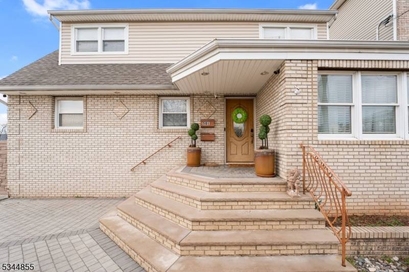 Elizabeth City, NJ 07202,501 Niles St #2