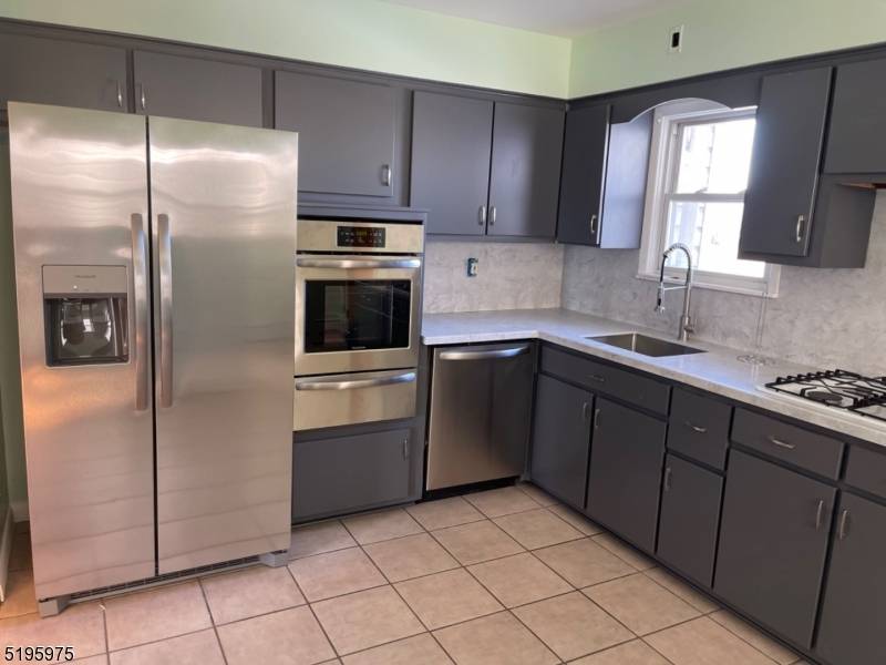 Elizabeth City, NJ 07202,501 Niles St #2