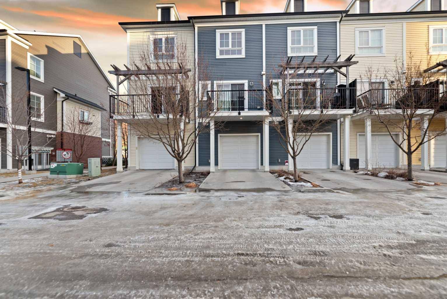 Calgary, AB T2Z 1G5,231 Copperpond Common SE