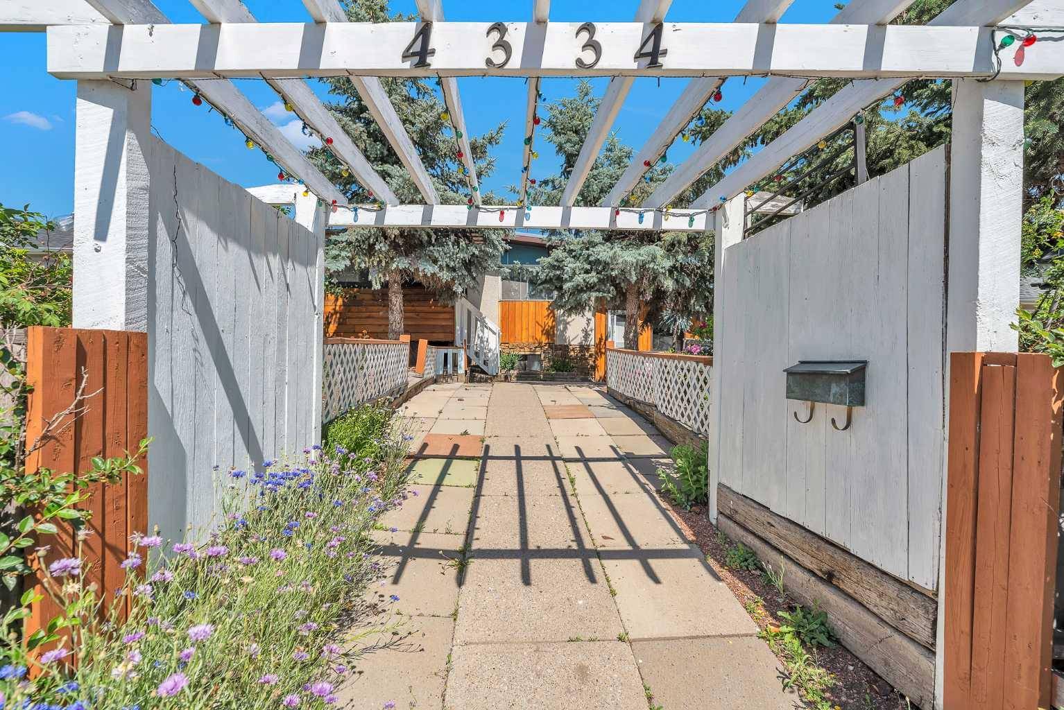 Calgary, AB T3B 2K5,4334 70 ST Northwest