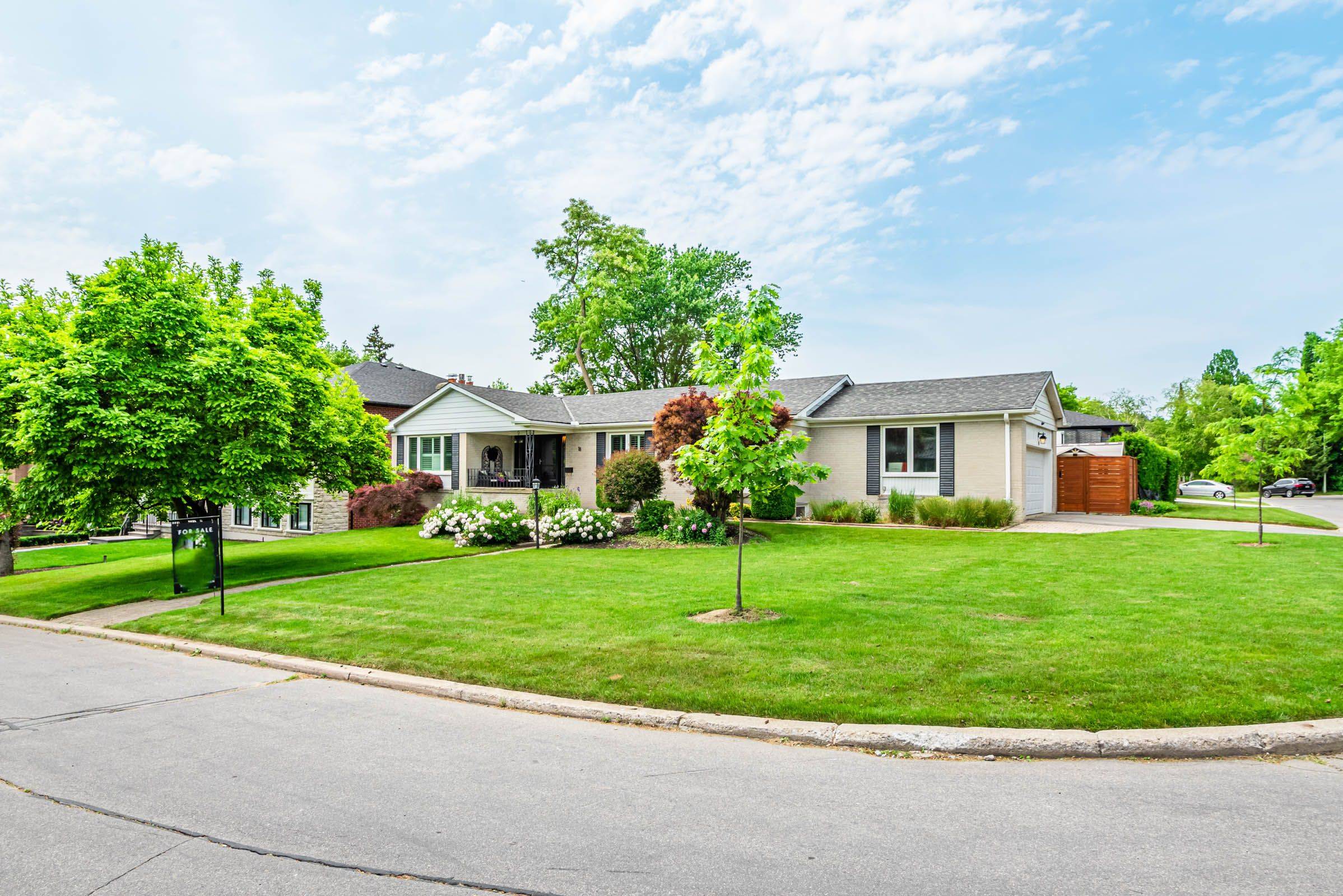 Toronto C13, ON M3A 3G3,18 Tetbury CRES