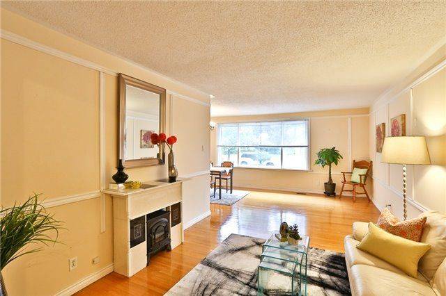 Toronto C15, ON M2J 2A6,47 Marowyne DR #Upper