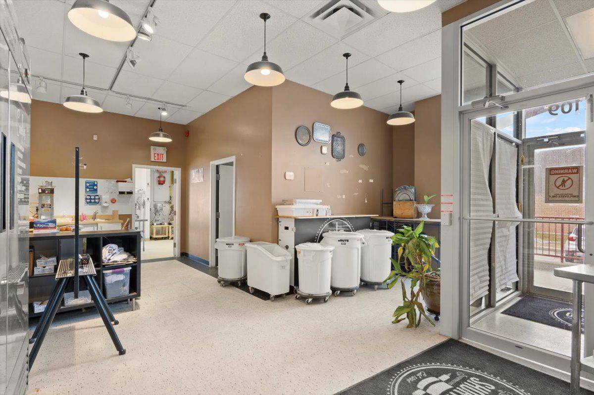 Oshawa, ON L1J 8P8,1077 Boundary RD #109