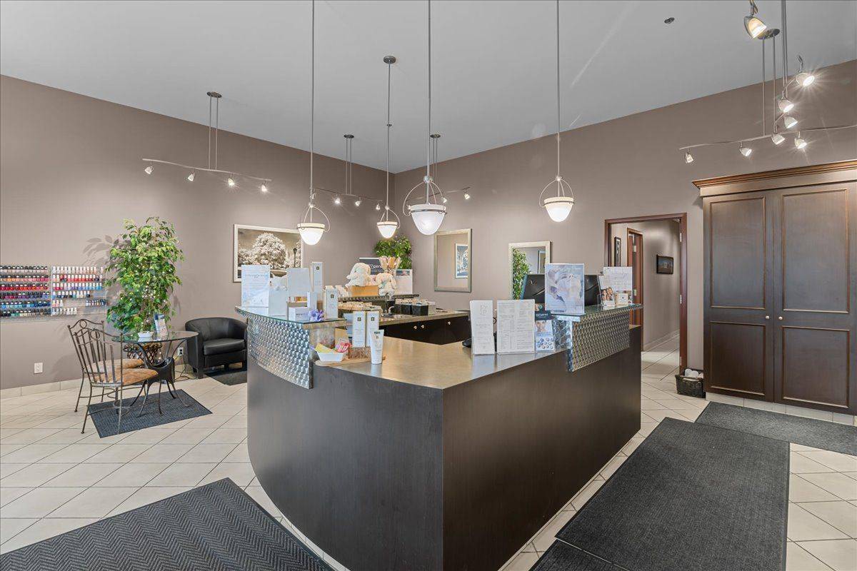 1084 Salk RD #4, Pickering, ON L1W 4B5