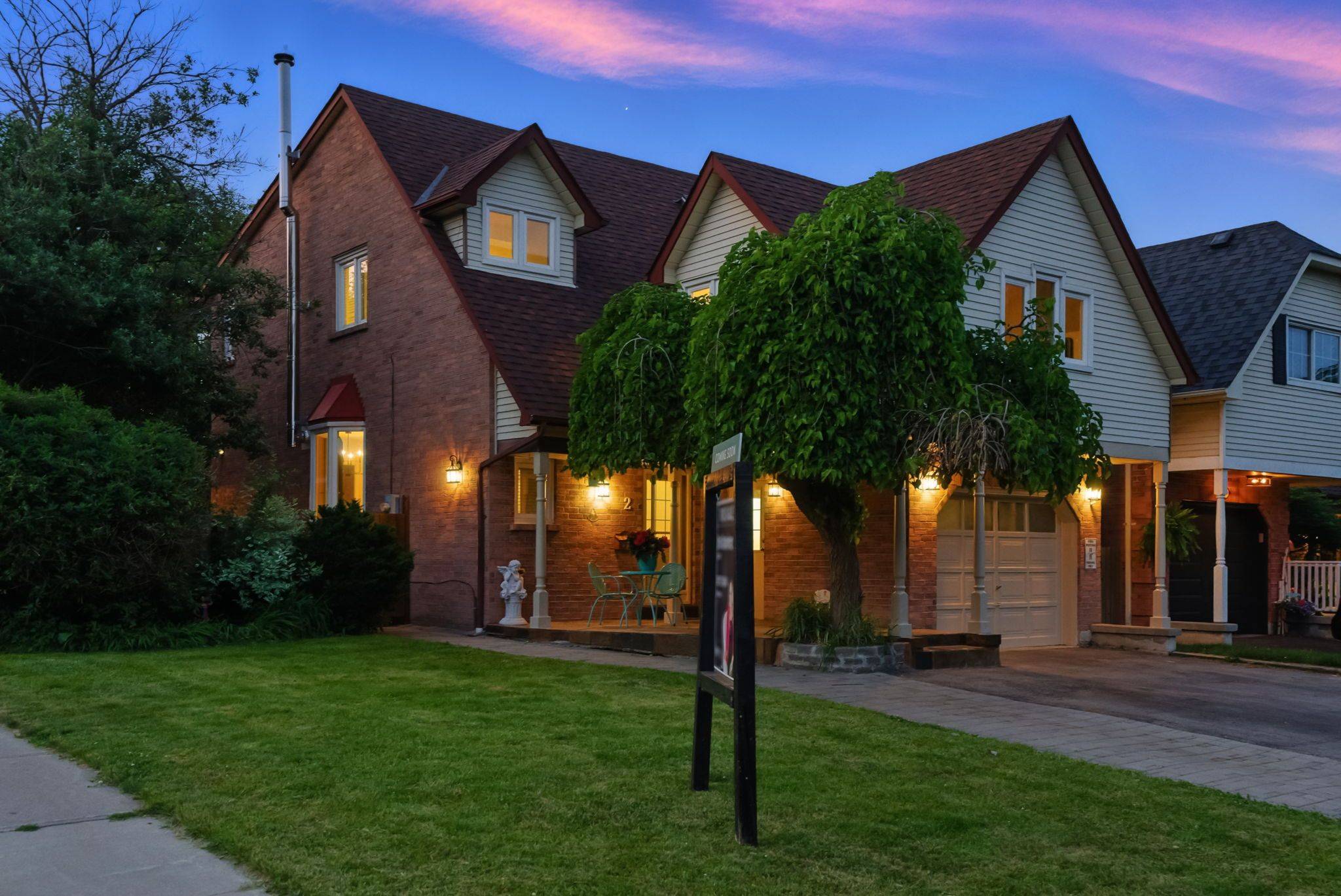 Whitby, ON L1N 7Y2,2 Henderson DR
