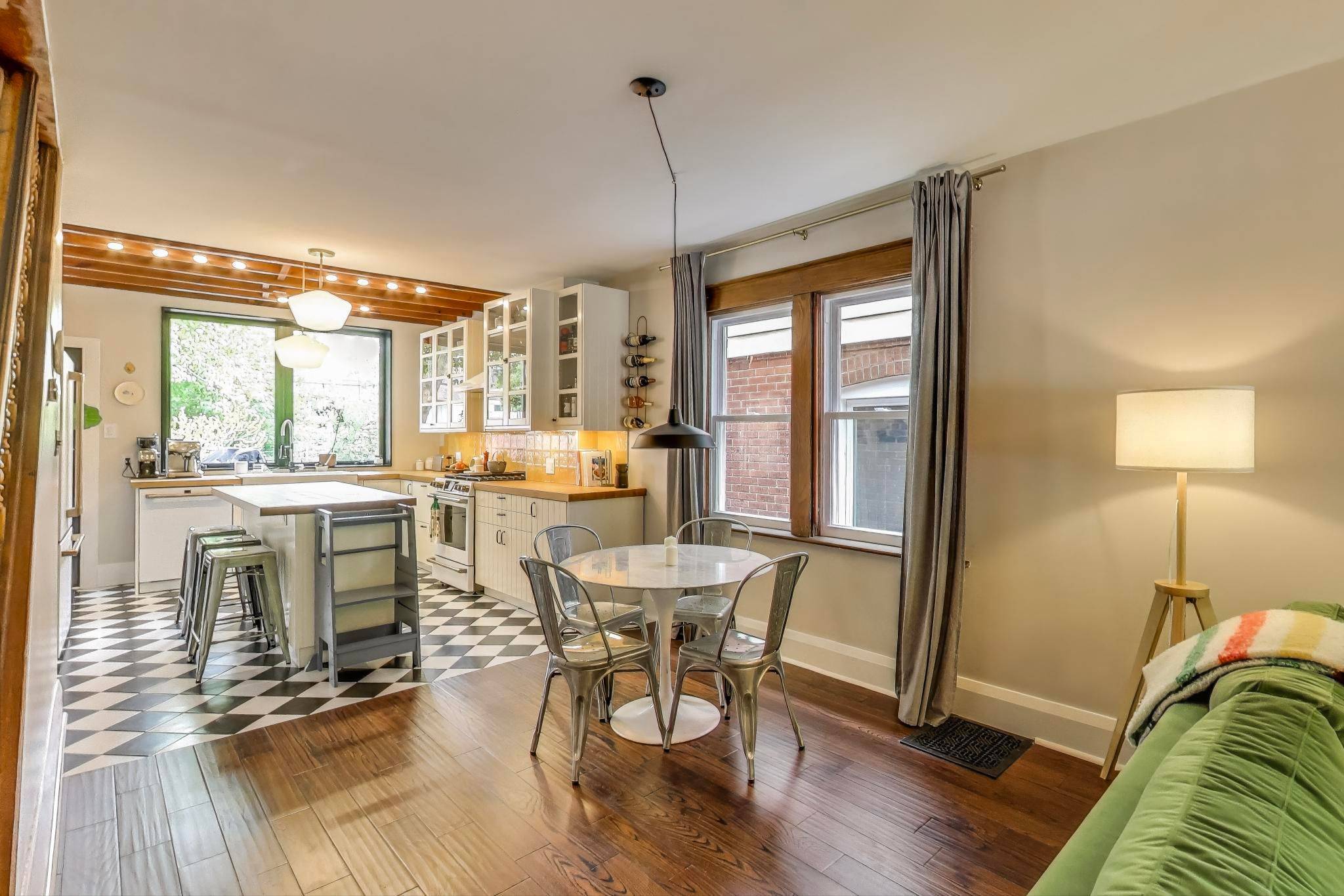 Toronto E02, ON M4L 3M1,31 Glenmore RD