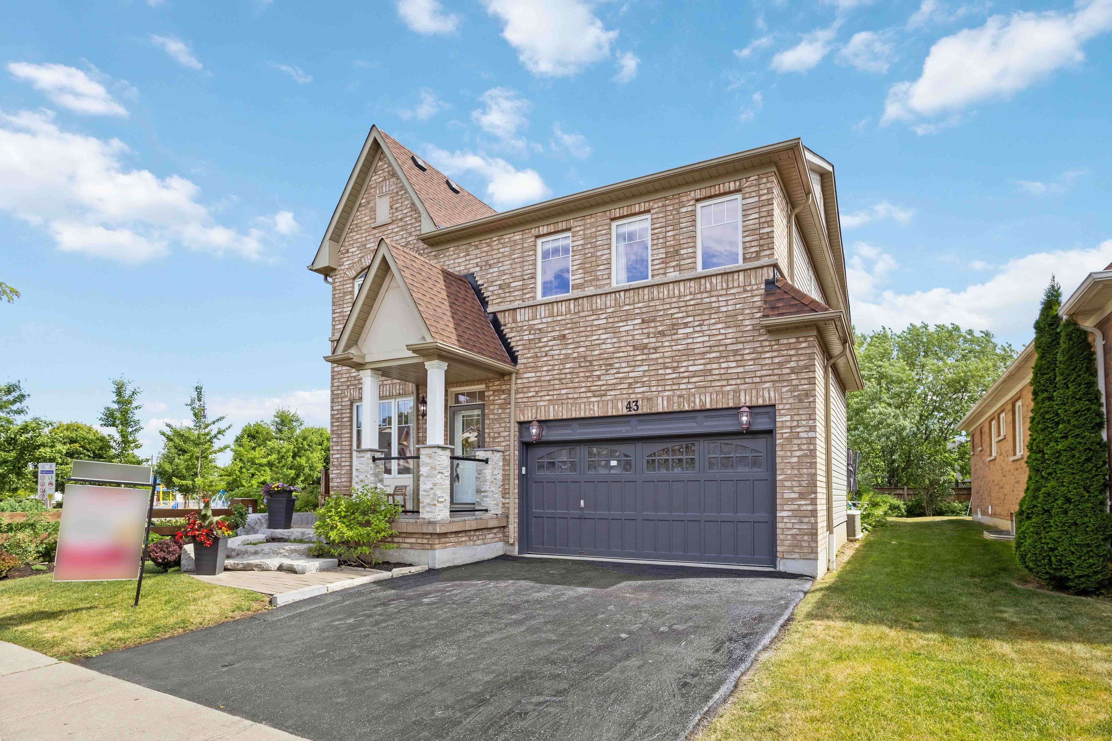 Whitby, ON L1R 0B6,43 Robert Attersley DR