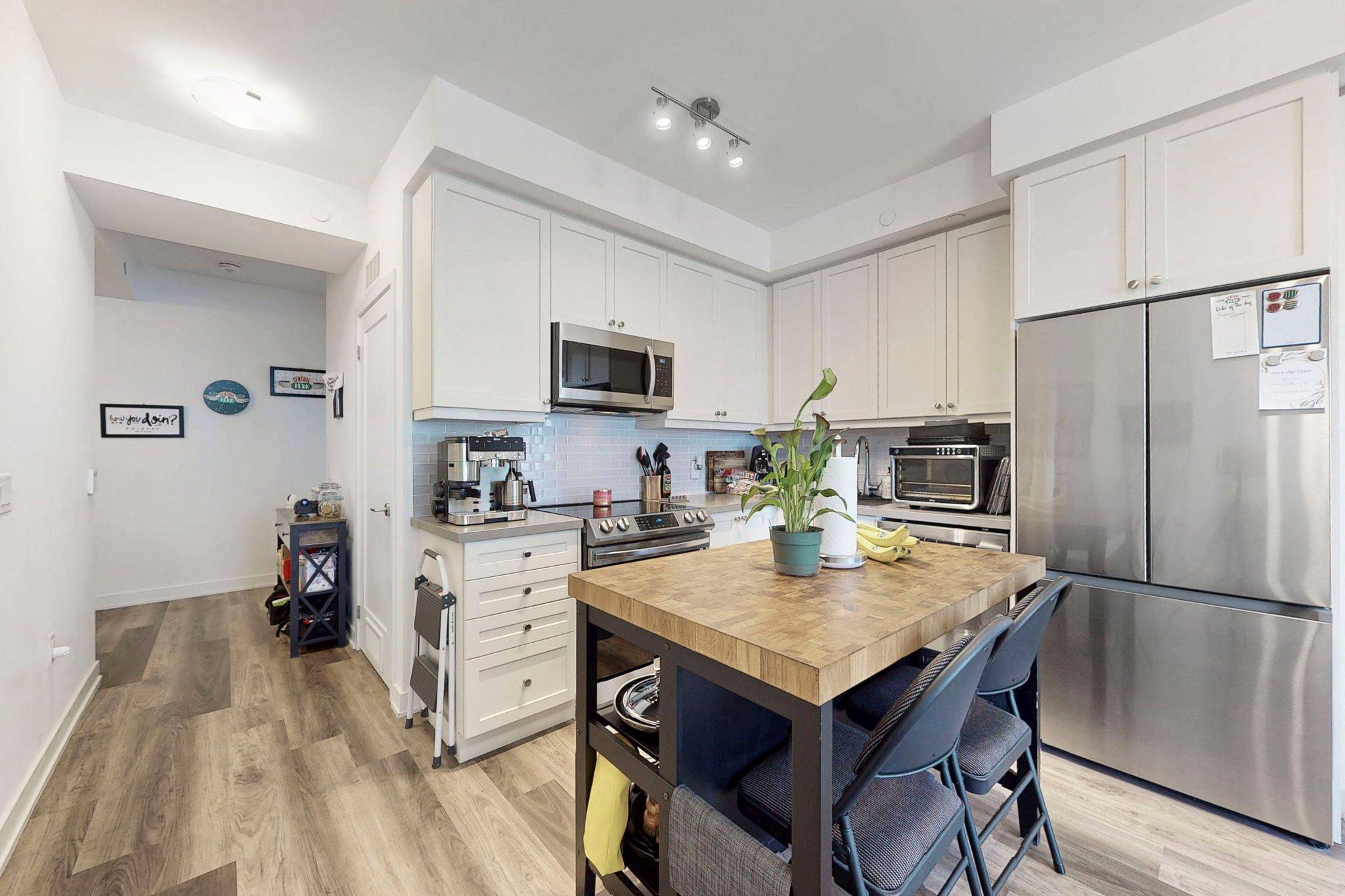 Richmond Hill, ON L4B 0H5,95 Oneida CRES #1804