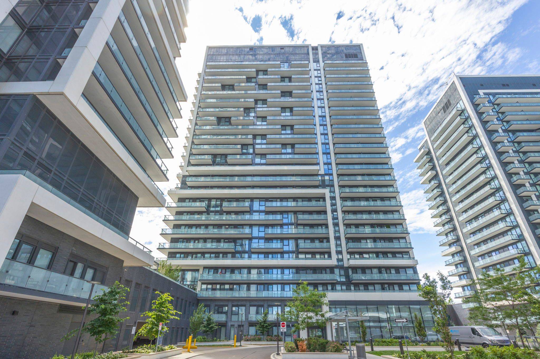 95 Oneida CRES #1804, Richmond Hill, ON L4B 0H5