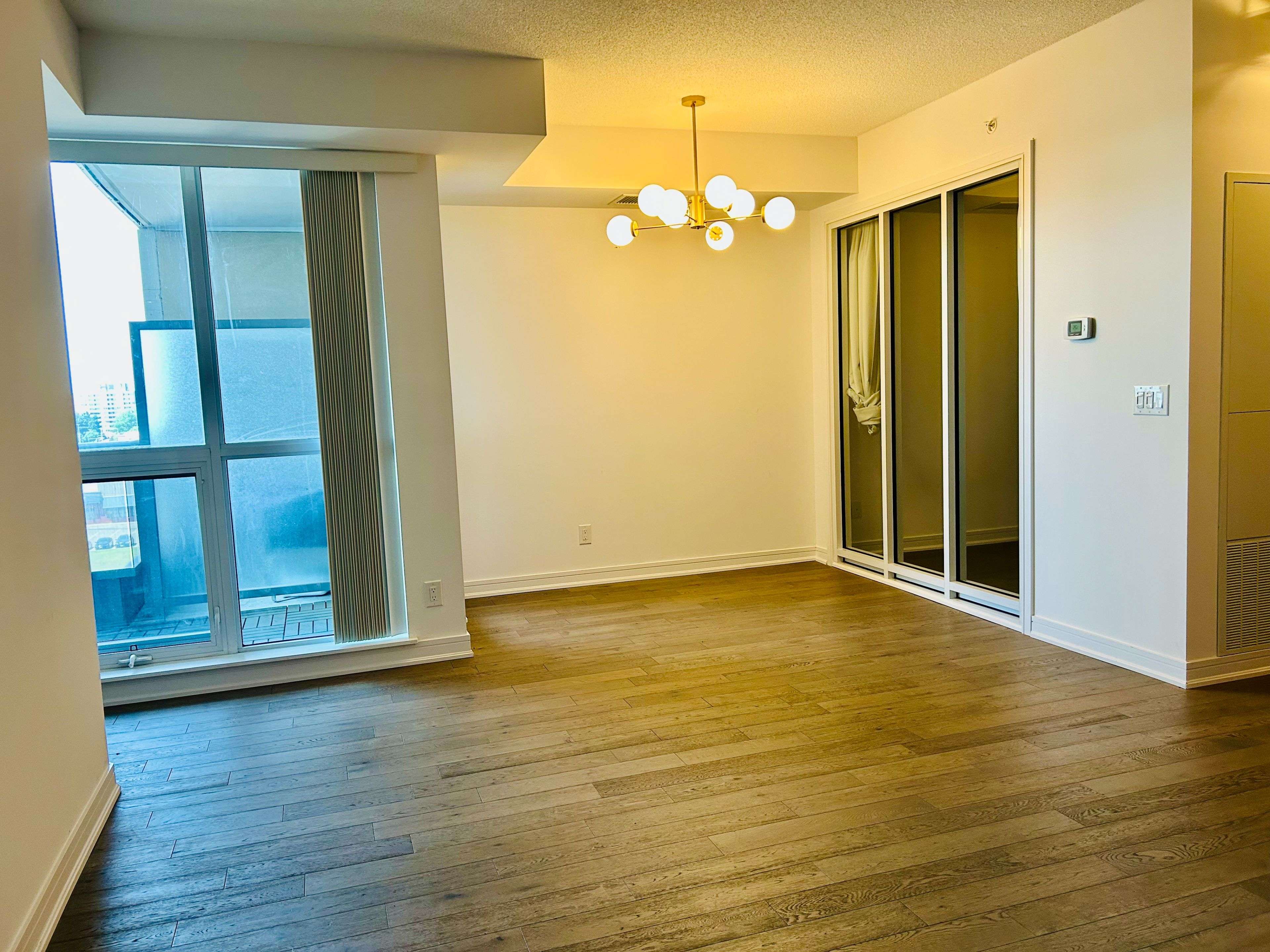 Richmond Hill, ON L4C 1V5,9205 Yonge ST #701