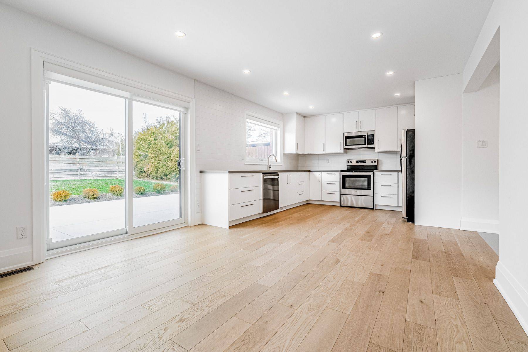 Mississauga, ON L4Y 2M4,674 Netherton CRES #Lower