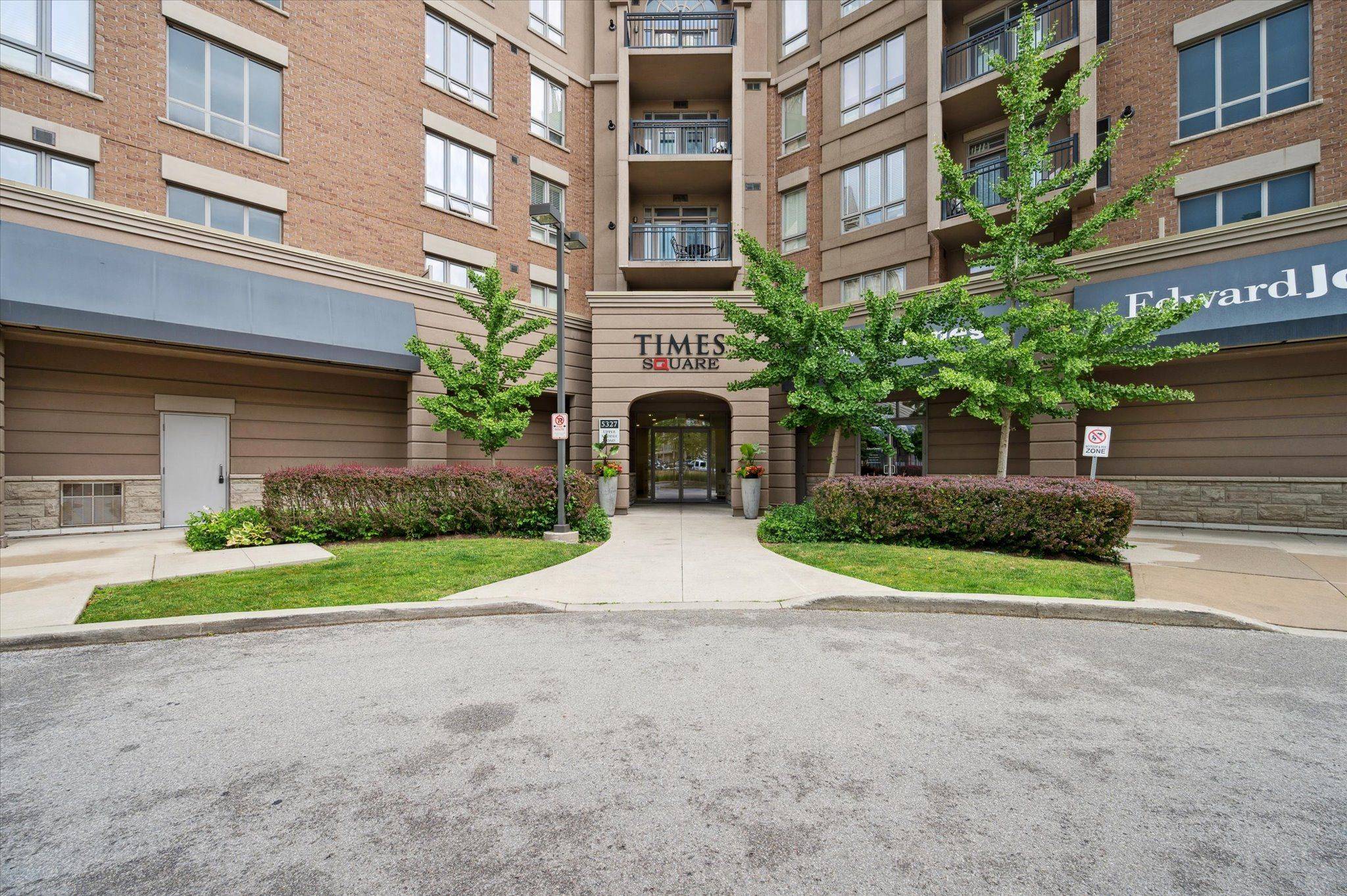 Burlington, ON L7L 0E9,5327 Upper Middle RD #419