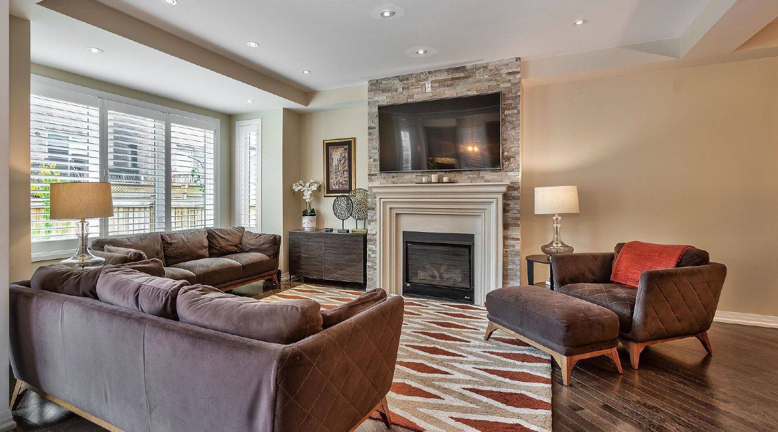 Oakville, ON L6M 1L7,375 Begonia GDNS