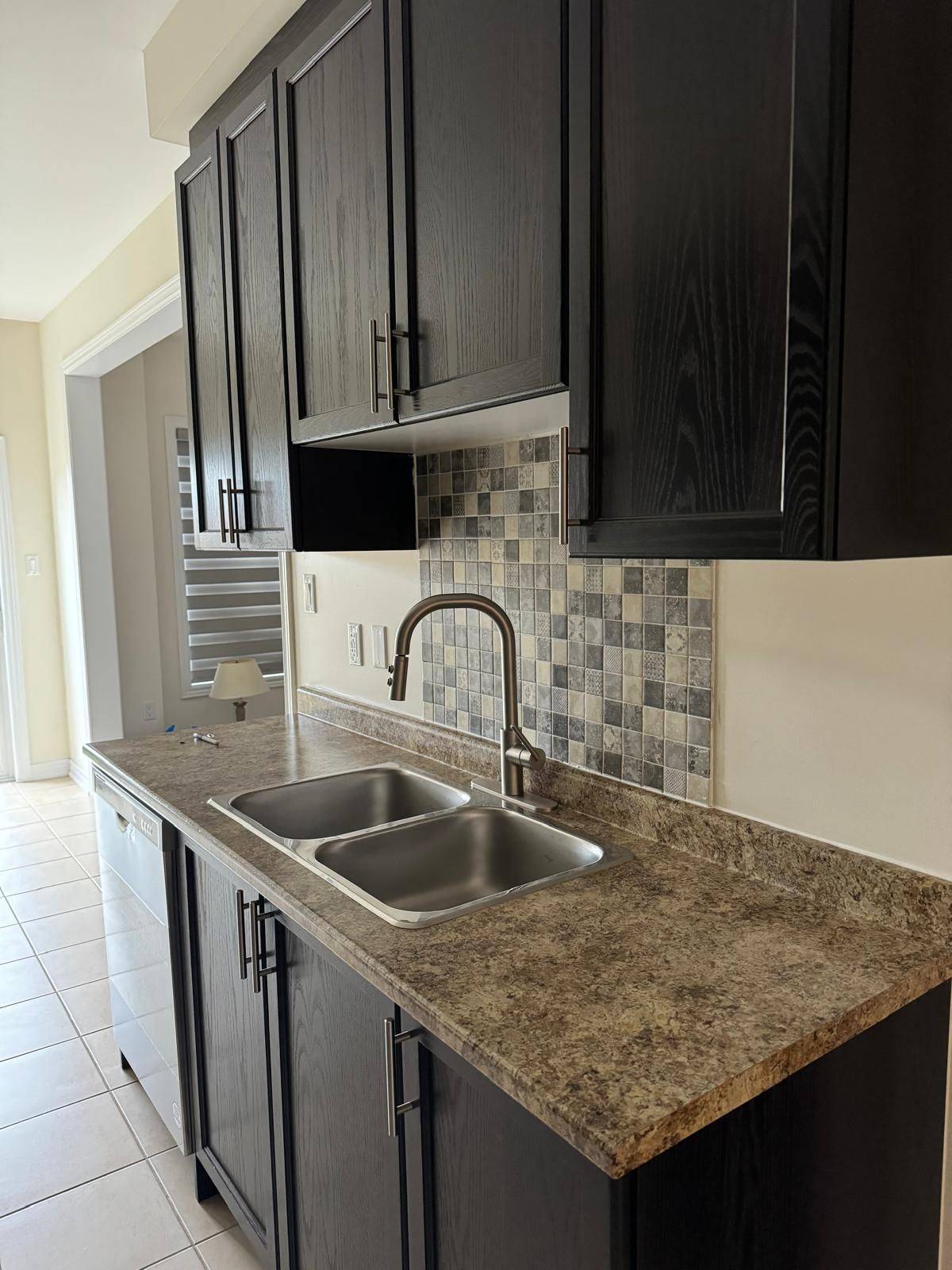 Brampton, ON L6X 5L4,100 Lanark CIR #Upper