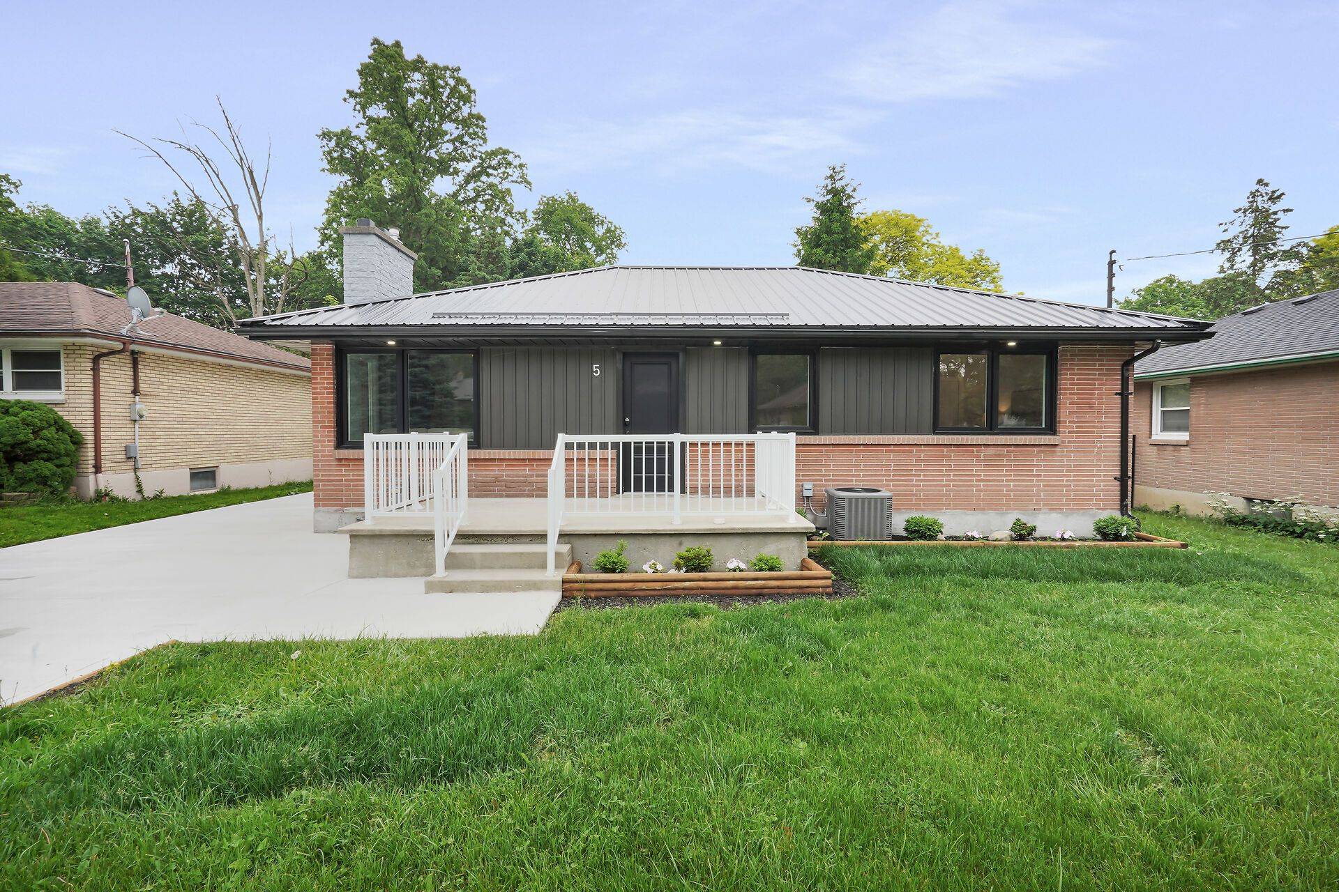 London South, ON N6J 1K4,5 THORNCREST CRES