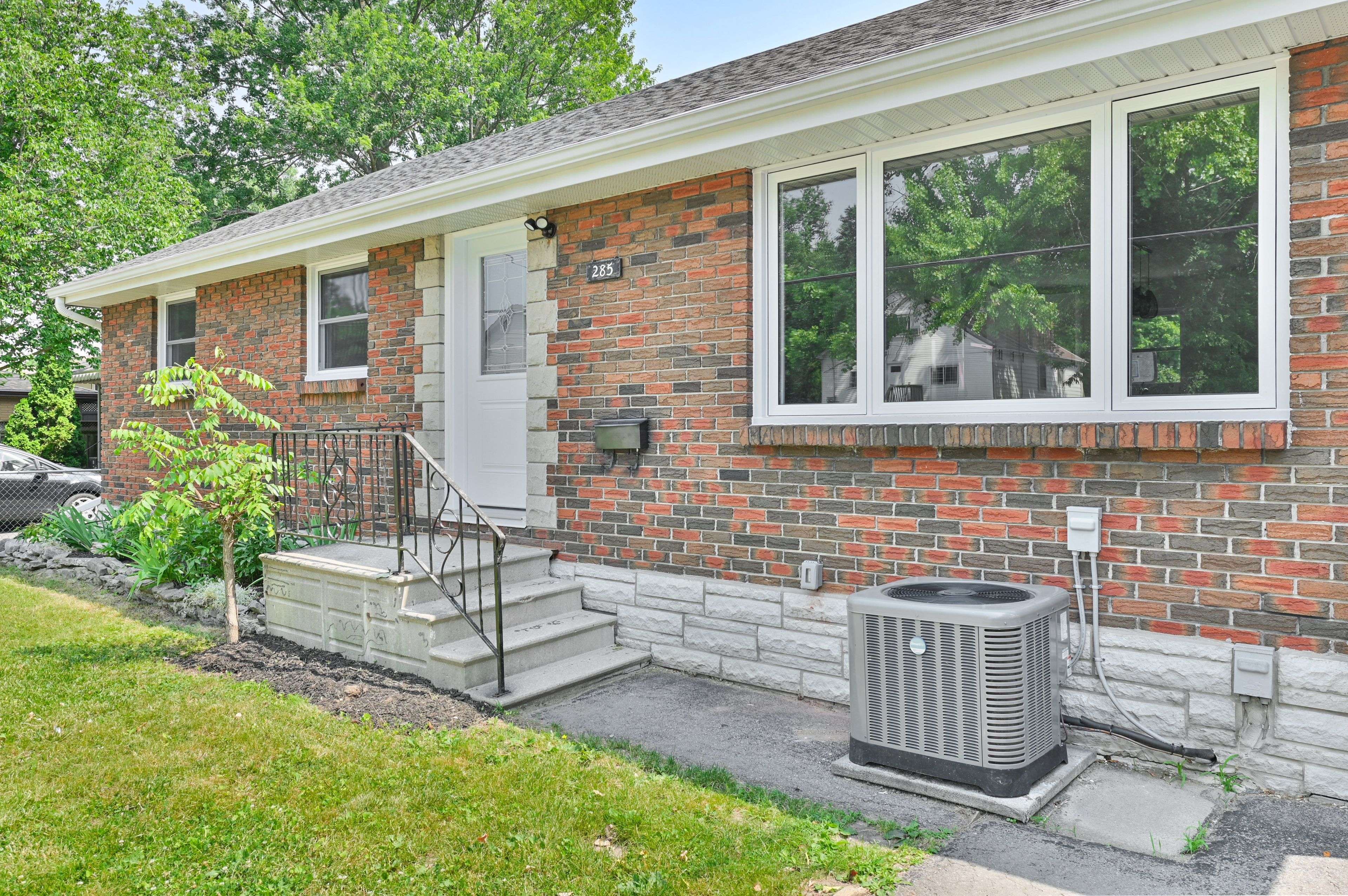 Belleville, ON K8N 4Y9,285 Herchimer AVE