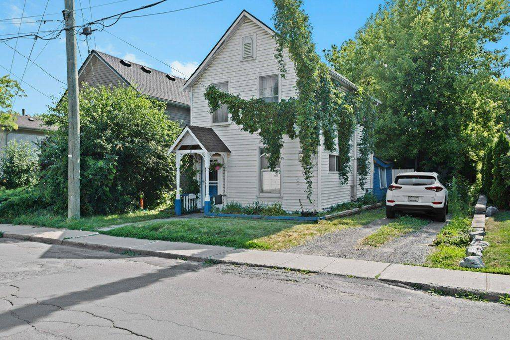 Kingston, ON K7K 3P1,82 Patrick ST