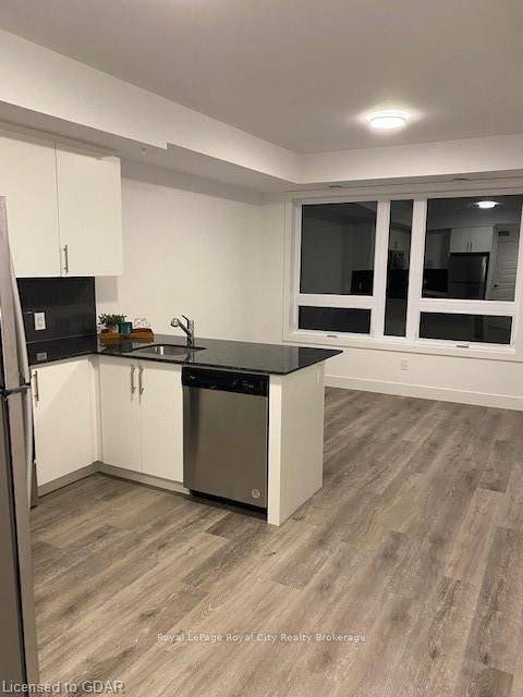 Guelph, ON N1G 4X2,26 LOWES RD #503