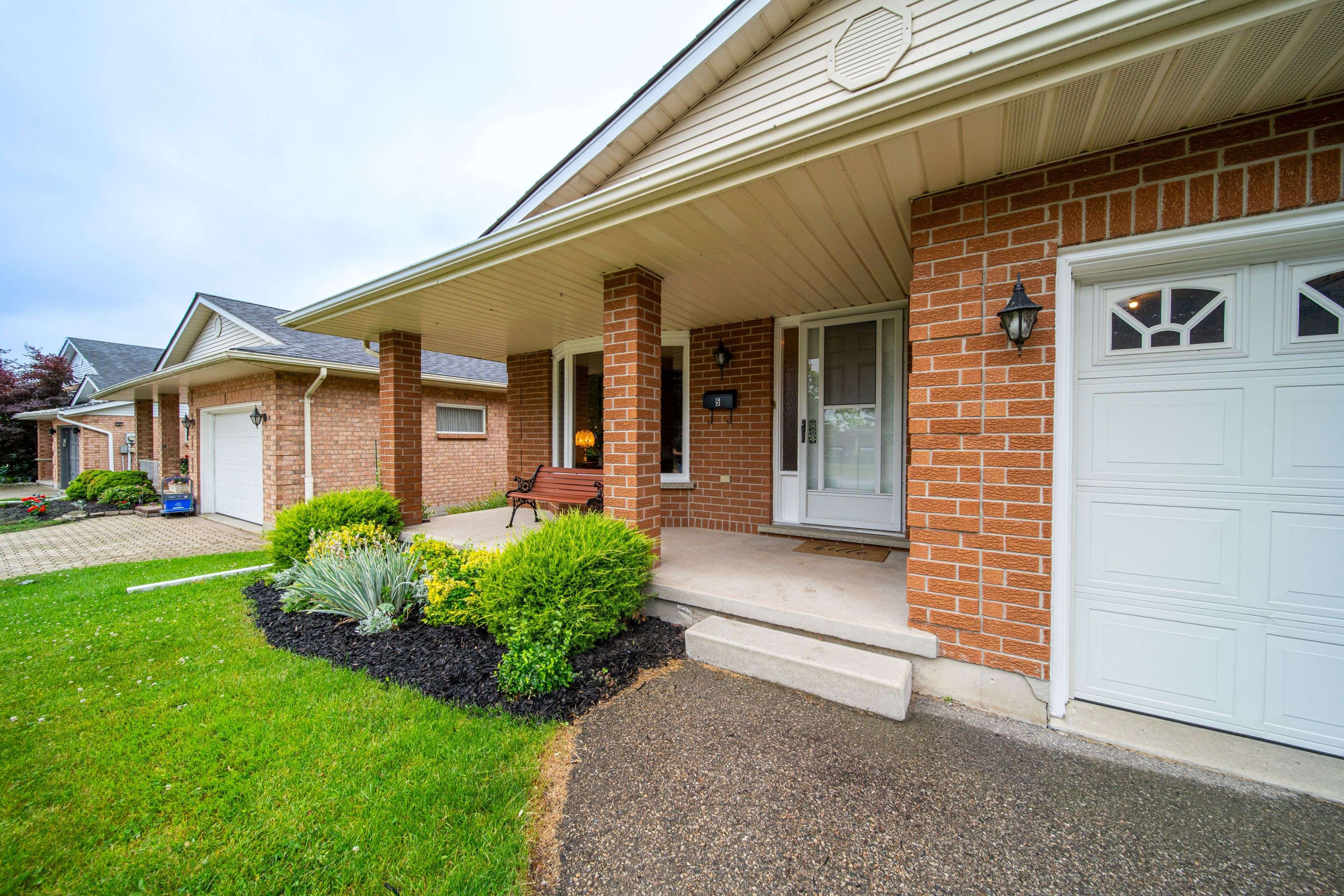 Kitchener, ON N2B 3T1,5 Westchester DR