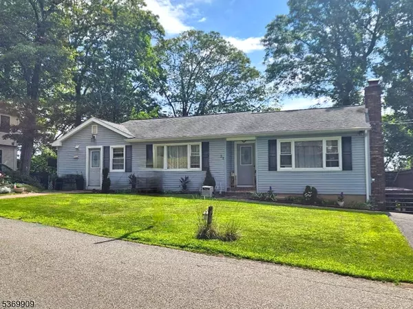 31 Washington Trl, Hopatcong Boro, NJ 07843