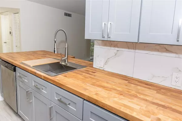 Pompano Beach, FL 33069,1247 SW 46th Ave #1313