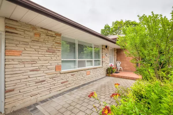 Markham, ON L3P 1J1,35 Gladiator RD