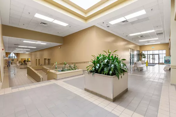 Mississauga, ON L4Z 3E5,75 Watline AVE #GR38