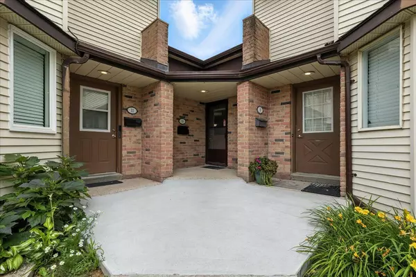 40 Silvercreek Pkwy N #10, Guelph, ON N1H 7X5