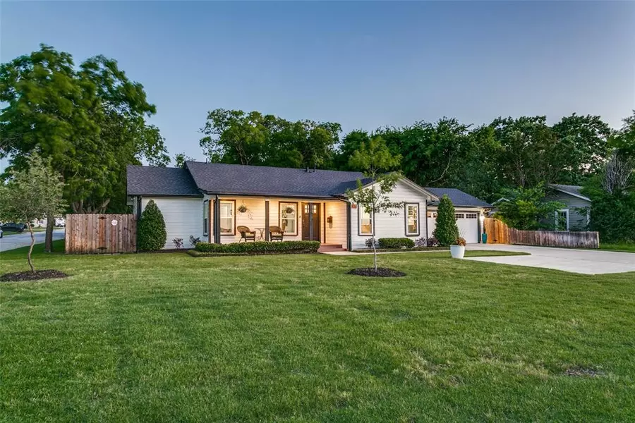 854 E Wall Street, Grapevine, TX 76051