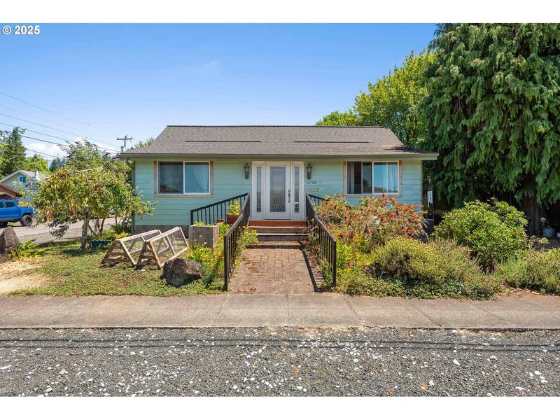 1096 N ELLIOTT ST, Coquille, OR 97423