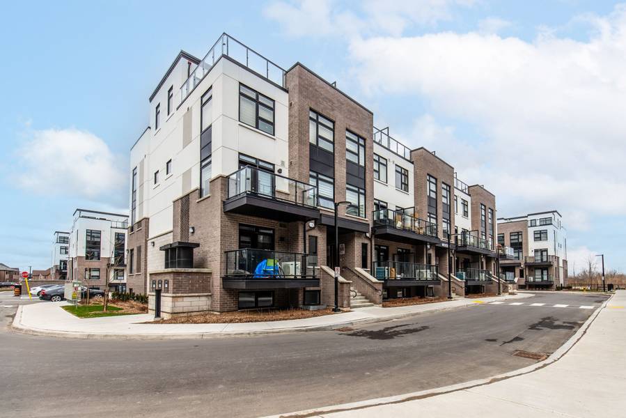 1597 Rose WAY #112, Milton, ON L9E 1N4
