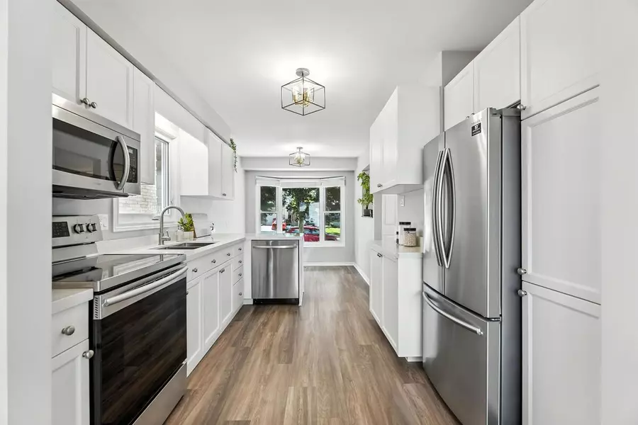 3 Lyton CRES, Hamilton, ON L8J 2C8