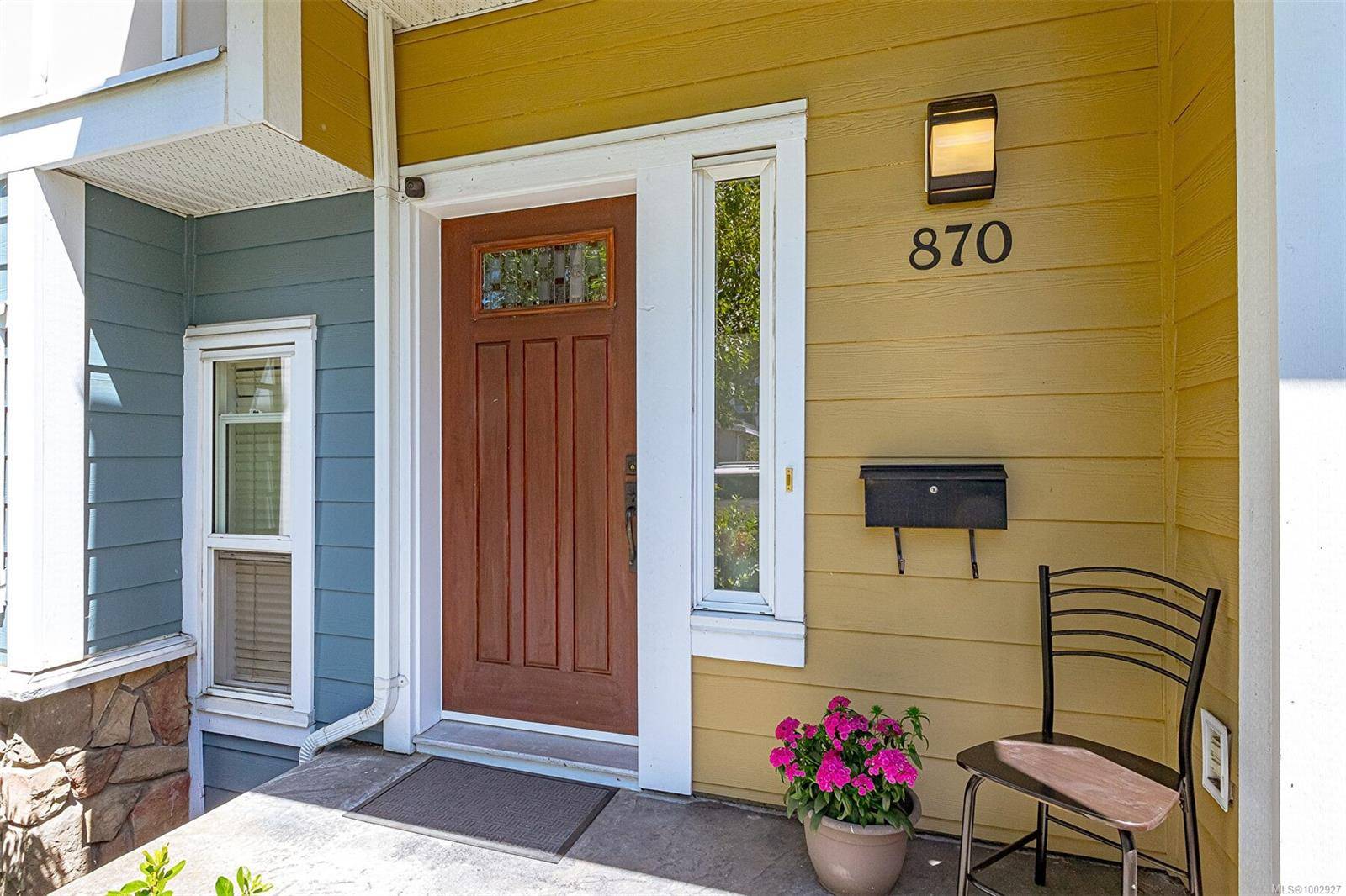 Langford, BC V9B 3C6,870 Brock Ave