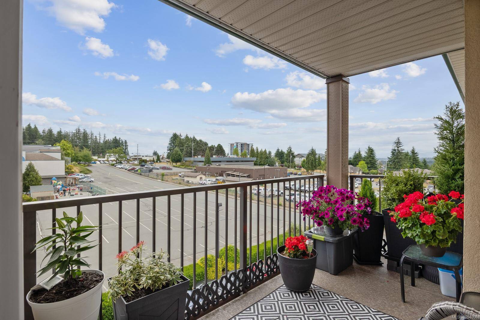 280 Dogwood St S #402, Campbell River, BC V9W 6Y7