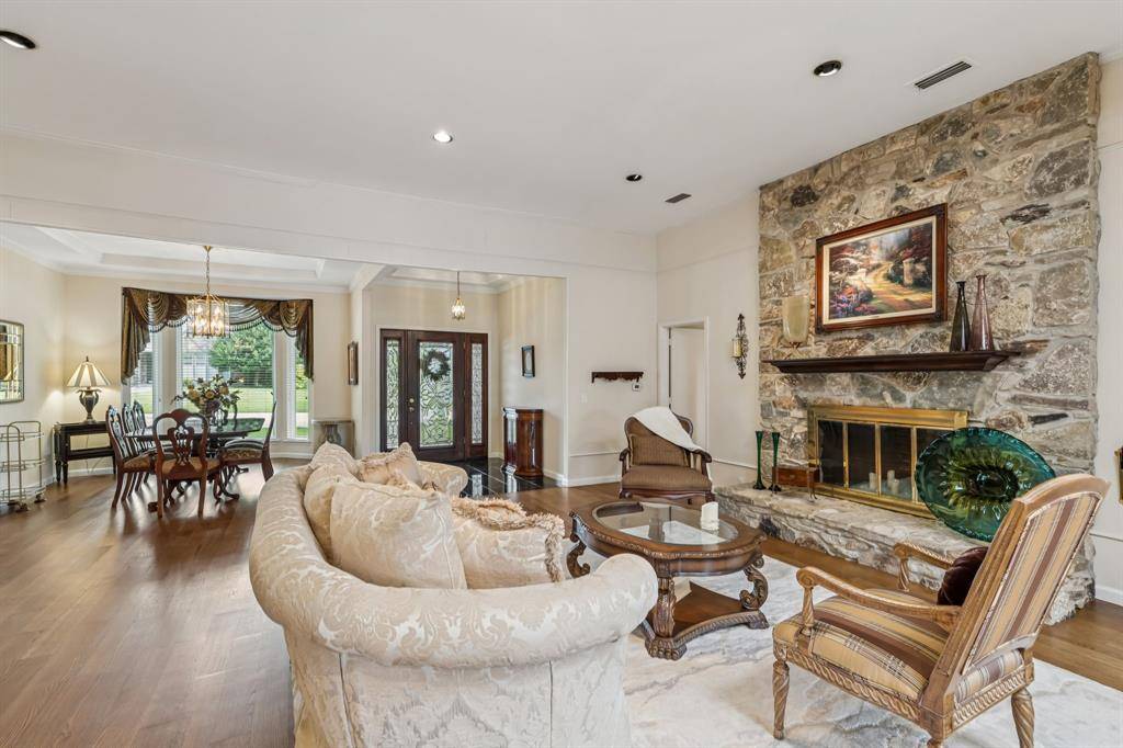 Dallas, TX 75243,9620 Vista Oaks Drive