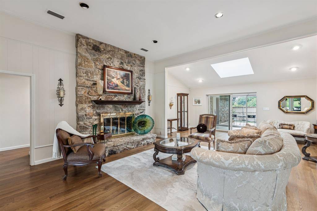 Dallas, TX 75243,9620 Vista Oaks Drive