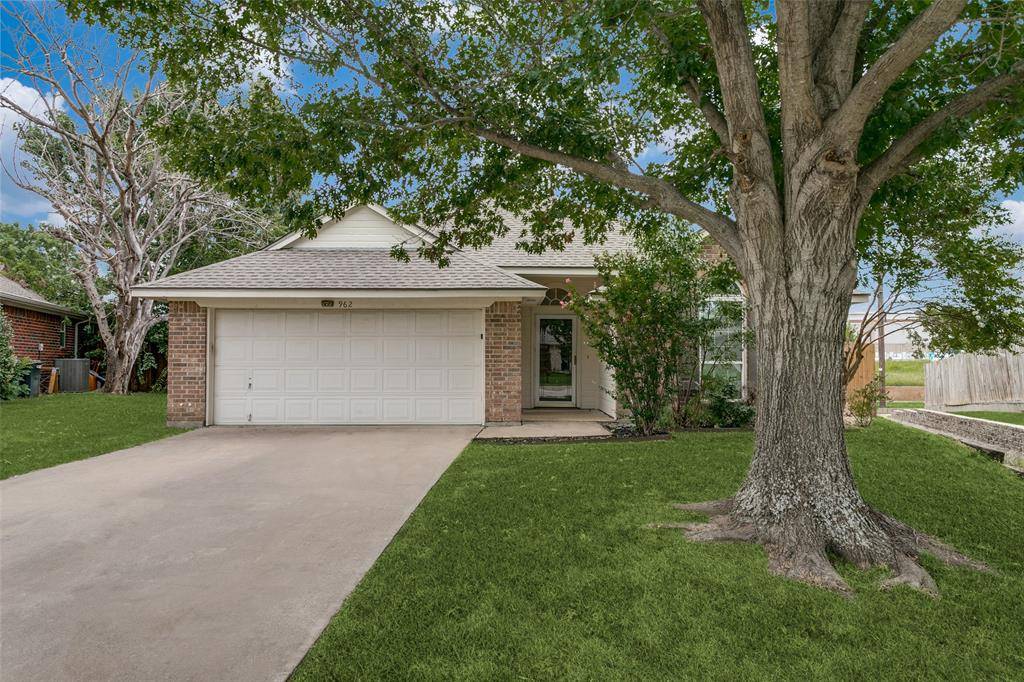 962 Meadow Circle S, Keller, TX 76248