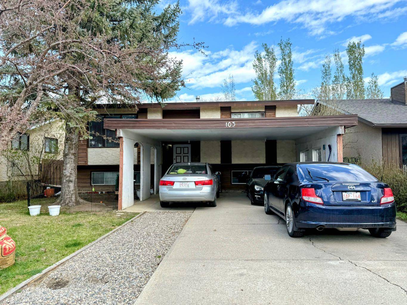 103 Oxford RD West, Lethbridge, AB T1K 4V6