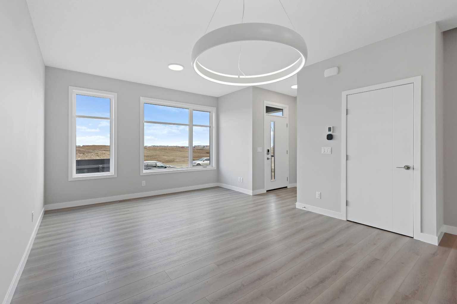 Calgary, AB T3S 0R1,7075 Rangeview AVE Southeast