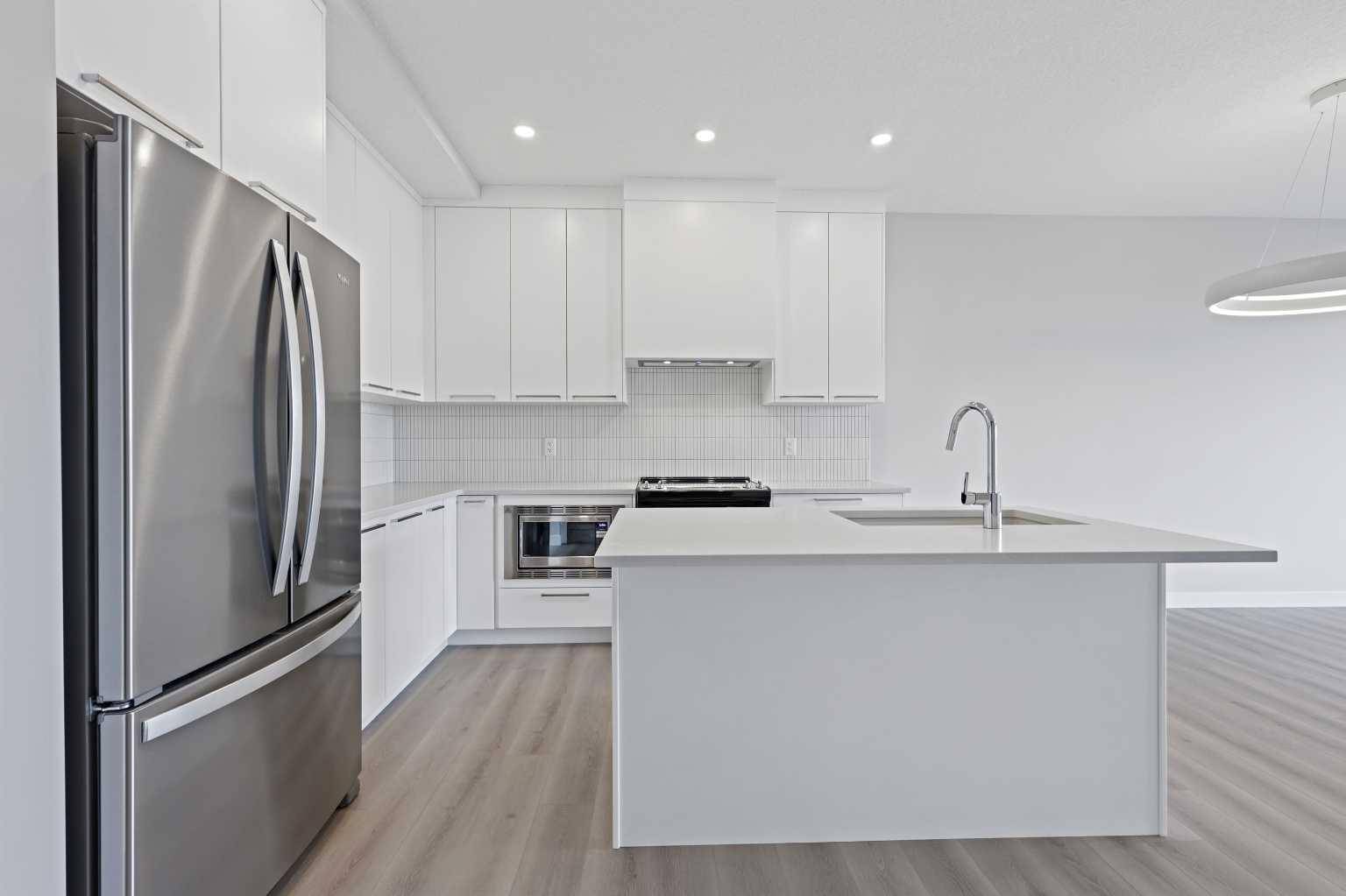 Calgary, AB T3S 0R1,7075 Rangeview AVE Southeast