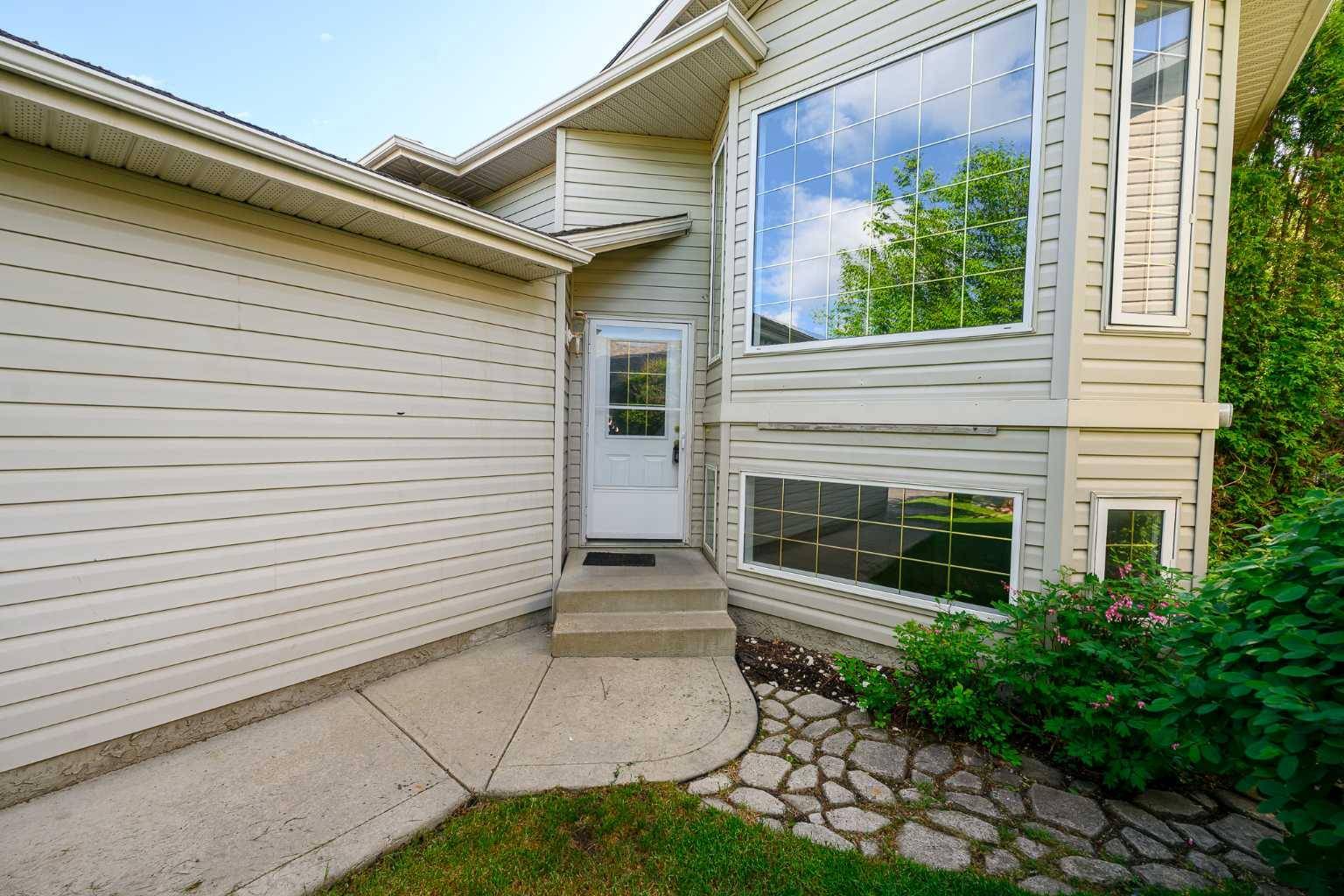 Grande Prairie, AB T8V 7E8,9202 115 AVE