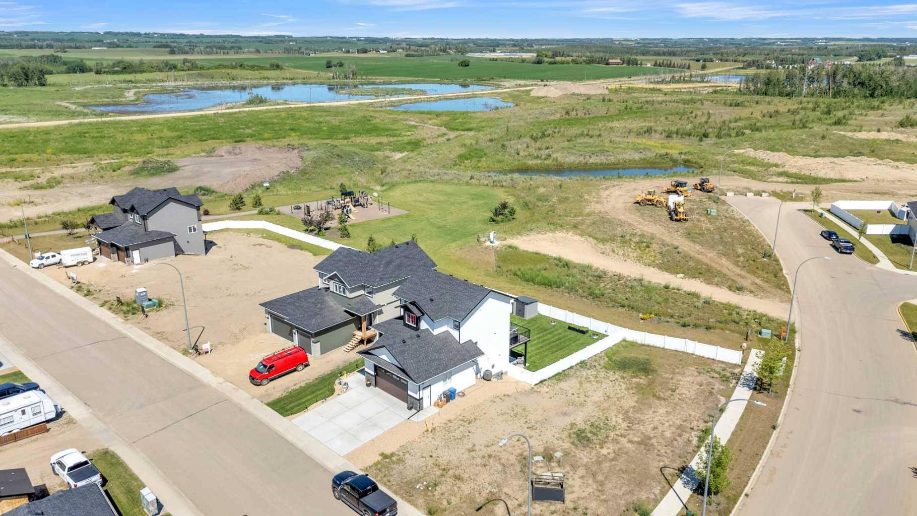 Blackfalds, AB T4M 0N3,6 Aura DR