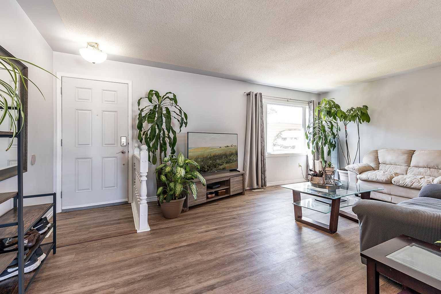 Medicine Hat, AB T1C 1J7,2170 Hawke CRES Northeast
