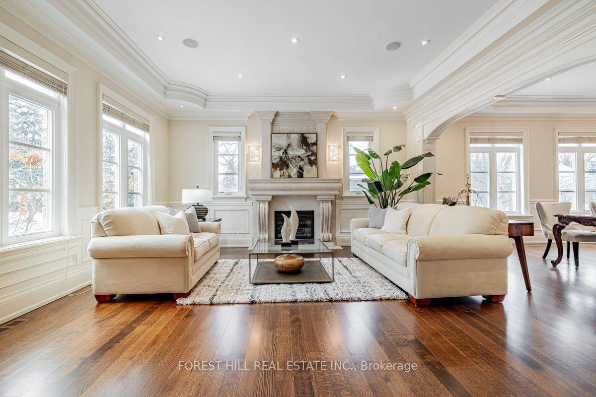 Toronto C12, ON M2L 1J9,139 Beechwood AVE